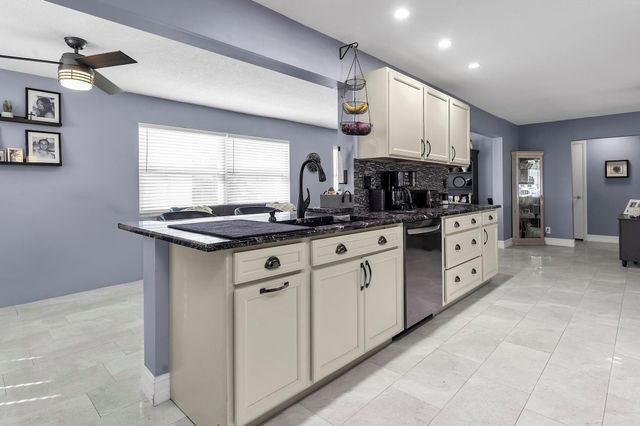 1013 SW 16th Street, Boynton Beach, FL 33426