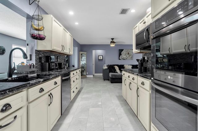 1013 SW 16th Street, Boynton Beach, FL 33426