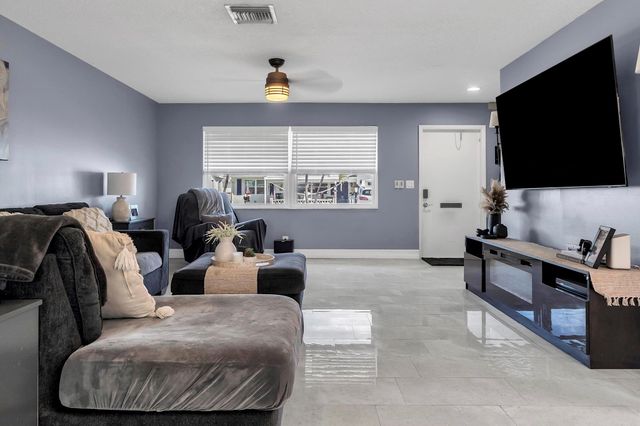 1013 SW 16th Street, Boynton Beach, FL 33426