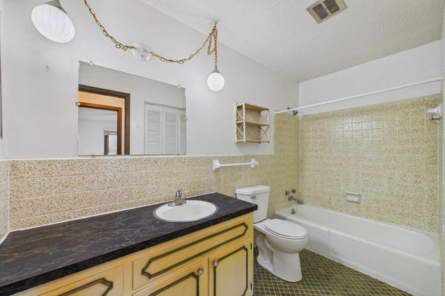 2809 E Minnehaha Parkway 205, Minneapolis, MN 55417