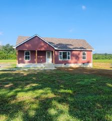 325 Oakmere Ln, Lafayette, TN 37083