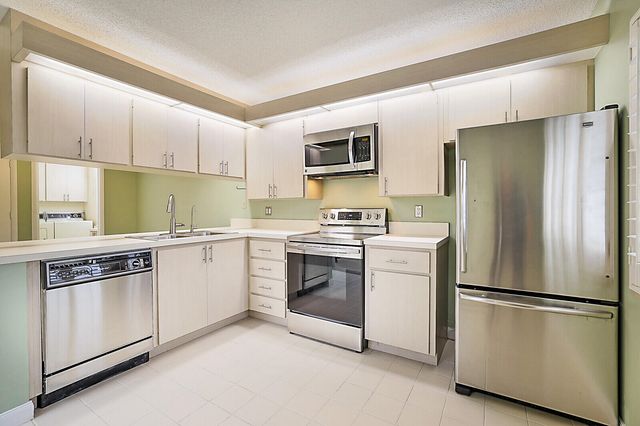 5002 Wheatley Court, Boynton Beach, FL 33436