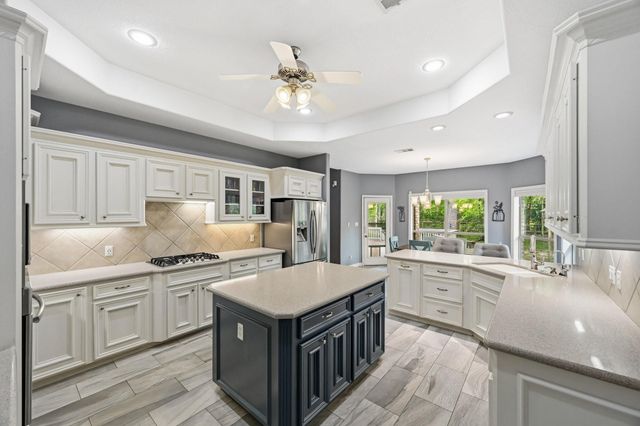 11995 White Oak Crossing, Conroe, TX 77385