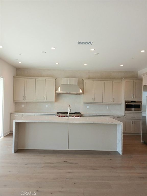 Image 2 of property listing at 746 Via Arezzo Place, Altadena, CA 91001