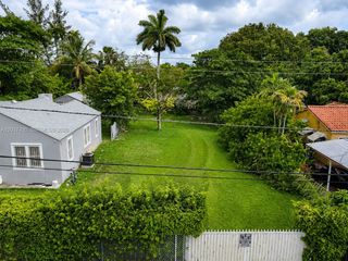 26 St 1555 NW 26 St, Miami, FL 33142
