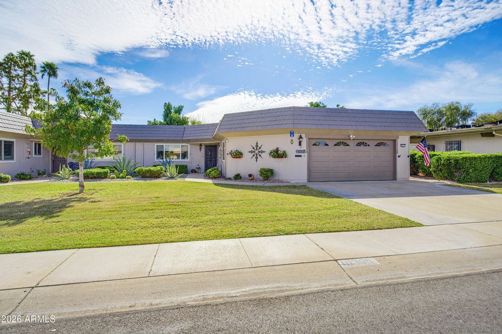10305 W HUTTON Drive, Sun City, AZ 85351