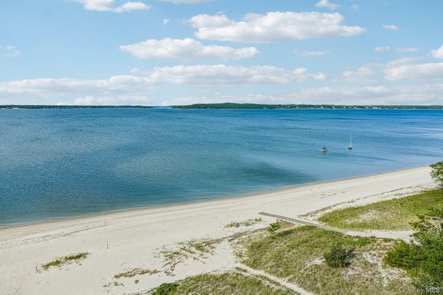 2100 Glenn Road, Southold, NY 11971