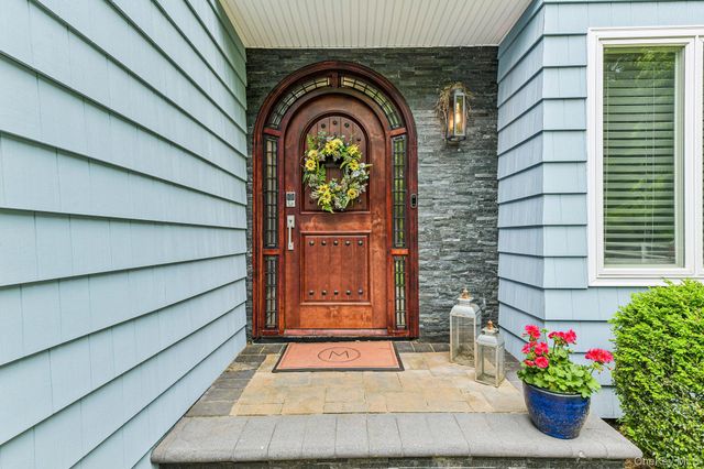 2100 Glenn Road, Southold, NY 11971