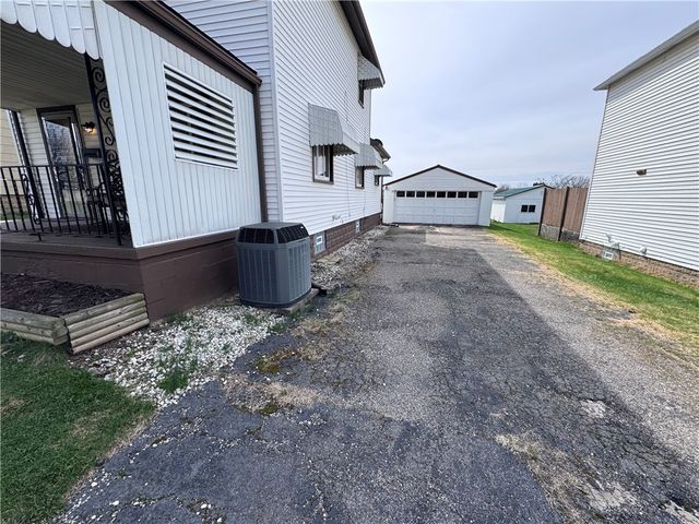 1134 Strawn Ave, New Kensington, PA 15068