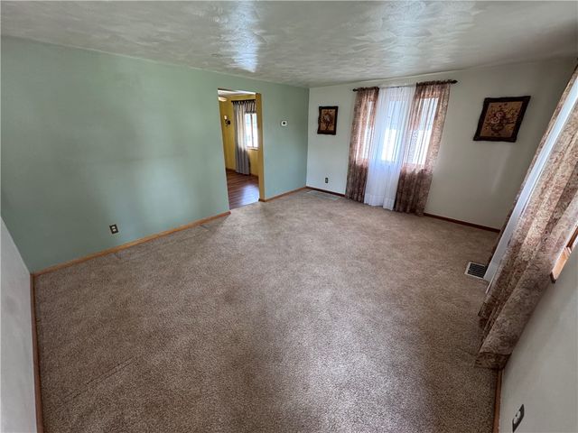 1134 Strawn Ave, New Kensington, PA 15068
