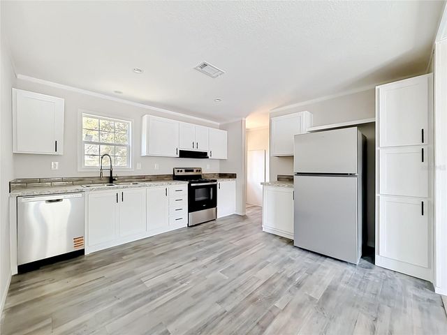8002 MOBILAIRE DRIVE, Orlando, FL 32822