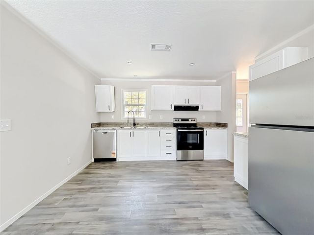 8002 MOBILAIRE DRIVE, Orlando, FL 32822