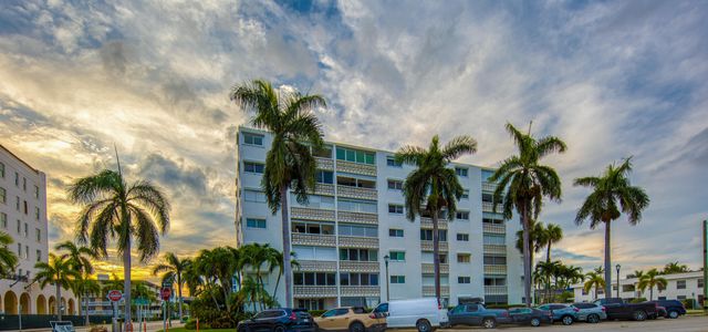 1 N Golfview Road 205, Lake Worth Beach, FL 33460