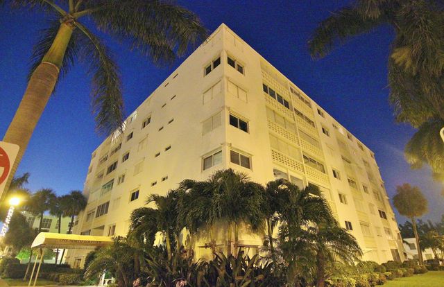 1 N Golfview Road 205, Lake Worth Beach, FL 33460