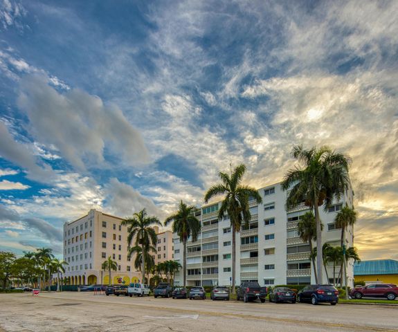 1 N Golfview Road 205, Lake Worth Beach, FL 33460