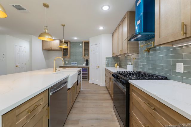 106 Irvington, San Antonio, TX 78209