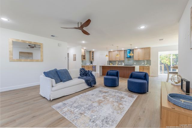 106 Irvington, San Antonio, TX 78209