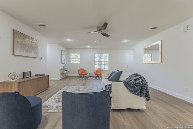 106 Irvington, San Antonio, TX 78209