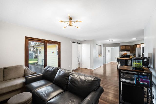 1230 Fox Point DRIVE, Waukesha, WI 53189