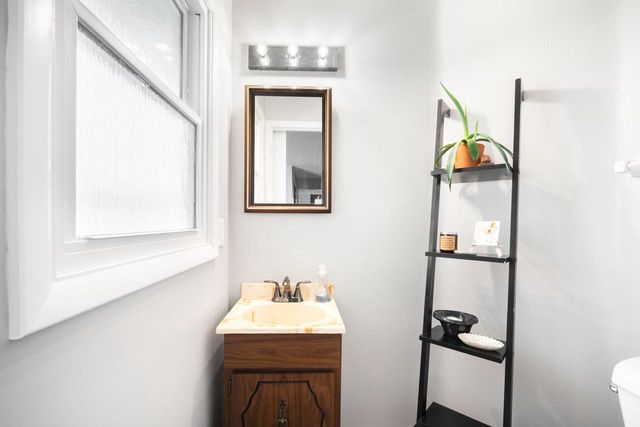 1230 Fox Point DRIVE, Waukesha, WI 53189