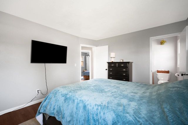 1230 Fox Point DRIVE, Waukesha, WI 53189