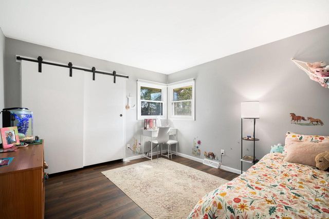 1230 Fox Point DRIVE, Waukesha, WI 53189