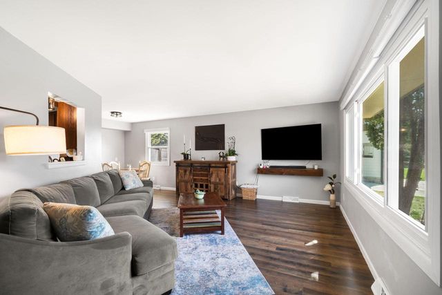 1230 Fox Point DRIVE, Waukesha, WI 53189