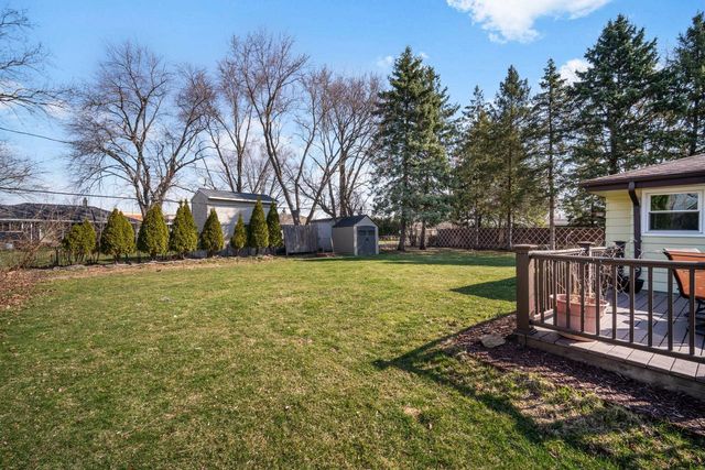 1230 Fox Point DRIVE, Waukesha, WI 53189