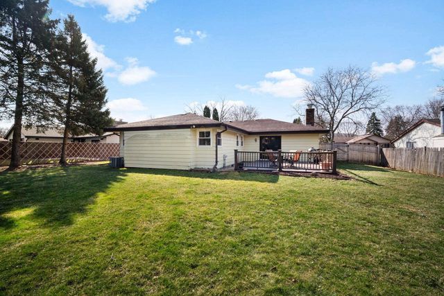 1230 Fox Point DRIVE, Waukesha, WI 53189