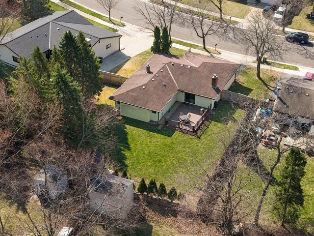 1230 Fox Point DRIVE, Waukesha, WI 53189