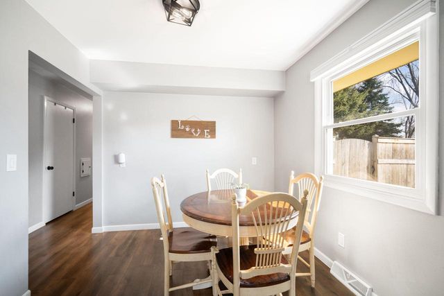 1230 Fox Point DRIVE, Waukesha, WI 53189