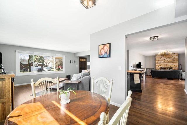 1230 Fox Point DRIVE, Waukesha, WI 53189