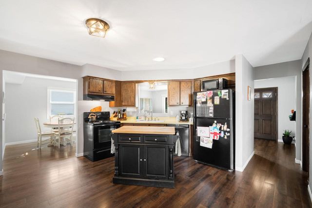 1230 Fox Point DRIVE, Waukesha, WI 53189