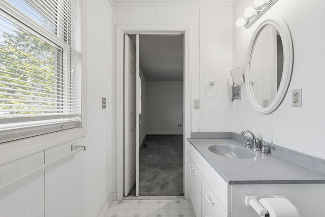 387 Harrison Street, Manchester, NH 03104