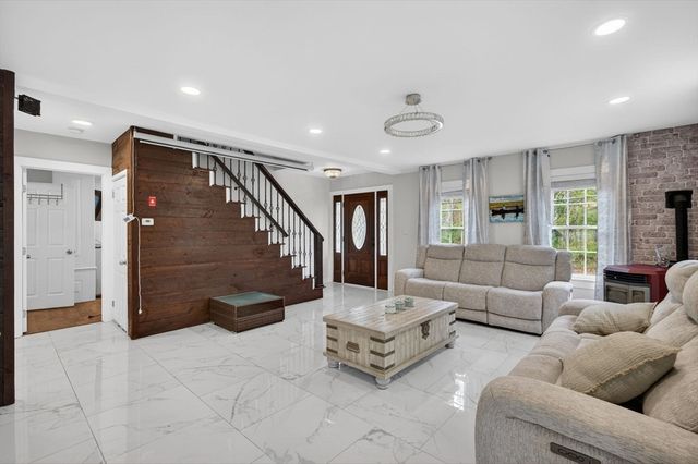 399 N Main St, Salem, NH 03079