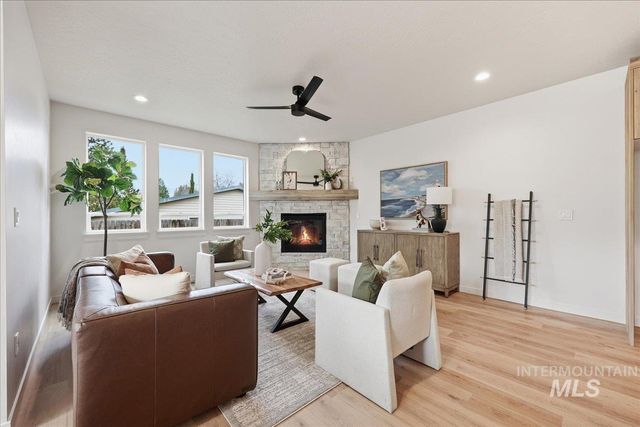 8149 N Breezy Ave, Boise, ID 83714