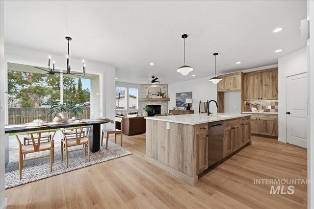 8149 N Breezy Ave, Boise, ID 83714