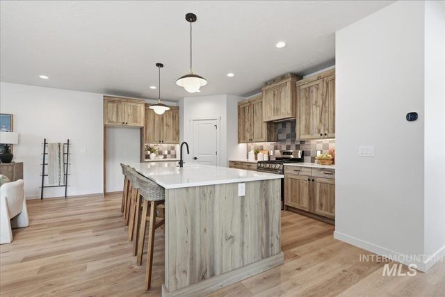 8149 N Breezy Ave, Boise, ID 83714