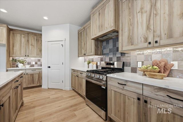 8149 N Breezy Ave, Boise, ID 83714