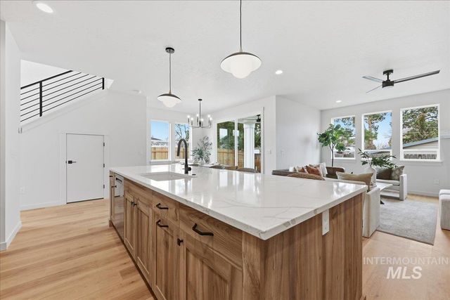 8149 N Breezy Ave, Boise, ID 83714