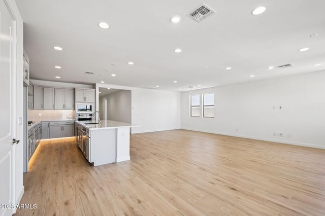 7938 W GRISWOLD Road, Peoria, AZ 85345