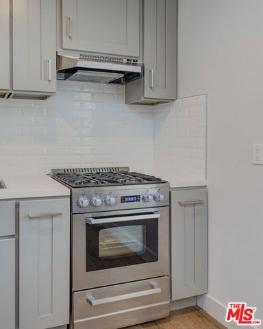 4140 Grand View Boulevard 18, Los Angeles, CA 90066