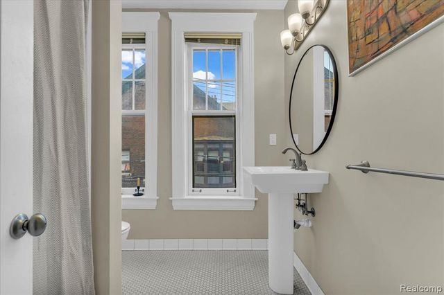 615 W Hancock Street 202, Detroit, MI 48201