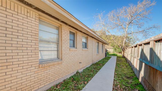 5902 Hornwood Dr A, Houston, TX 77081