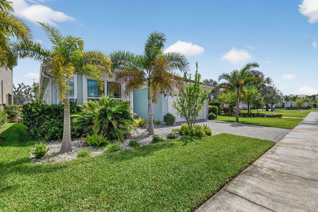 4560 Ambersweet Way, The Acreage, FL 33470