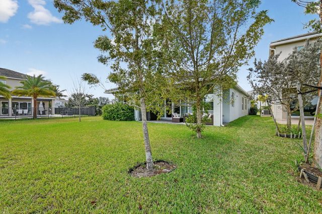 4560 Ambersweet Way, The Acreage, FL 33470