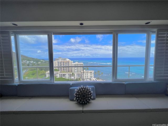 2895 Kalakaua Avenue 1705, Honolulu, HI 96815