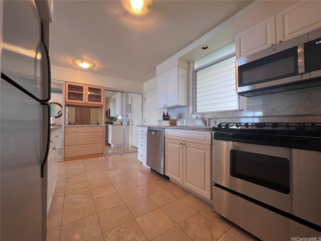 2895 Kalakaua Avenue 1705, Honolulu, HI 96815