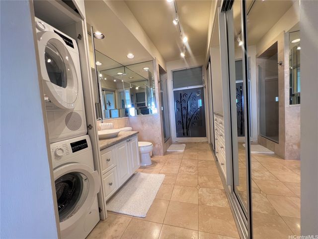 2895 Kalakaua Avenue 1705, Honolulu, HI 96815