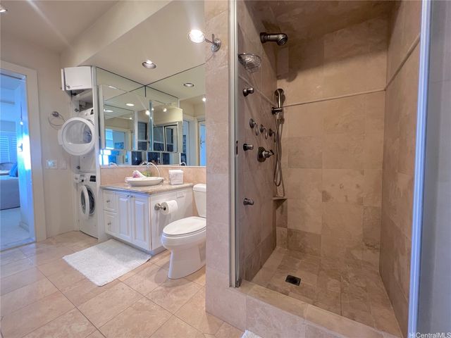 2895 Kalakaua Avenue 1705, Honolulu, HI 96815